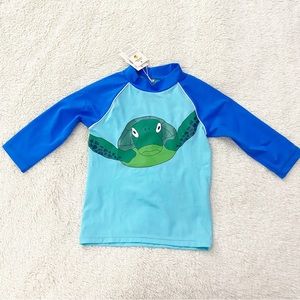 New Mini Boden Boys Rash Guard Turtle Graphic UPF 40+ Size 5-6Y
